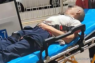 Sợ bóng sợ gió một hồi! Đội Thanh Đảo ghi: Dương Hãn Sâm trên đường đến bệnh viện đã bình phục hẳn là không có gì đáng ngại